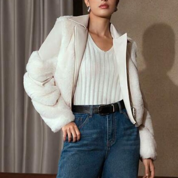 New (LIMITED QTY) Cozy Contrast Zip-Up Fuzzy Coat - Picture 3 of 8